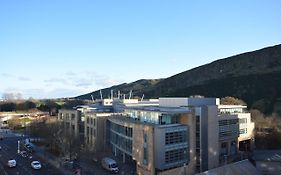Holyrood Park - Carparking Included!
